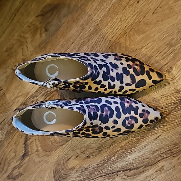 Journee Collection | Size 7 | Demmi Ankle Bootie - Picture 2 of 14